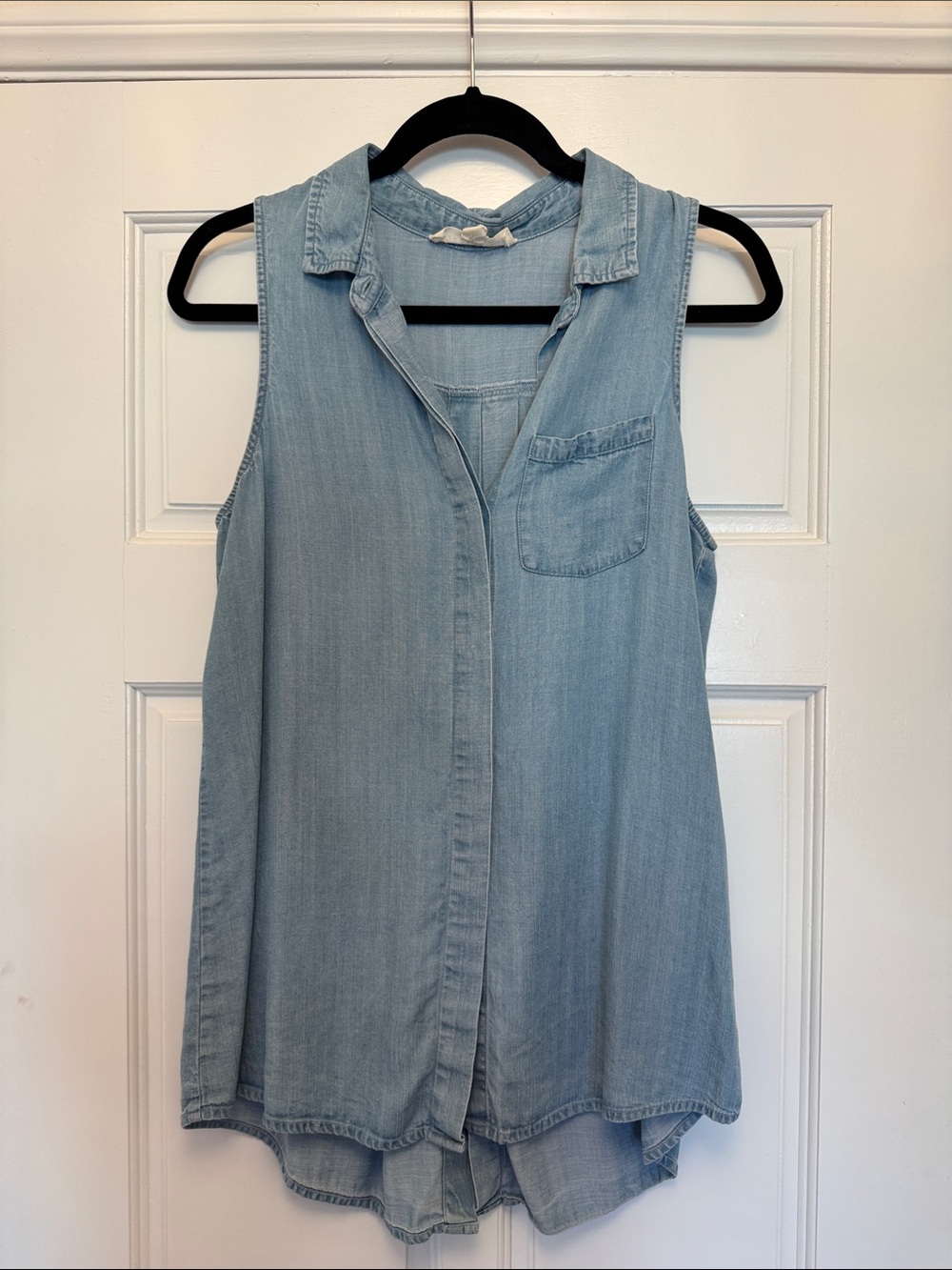 lovestitch Light Blue Sleeveless Chambray Button-Front Shirt